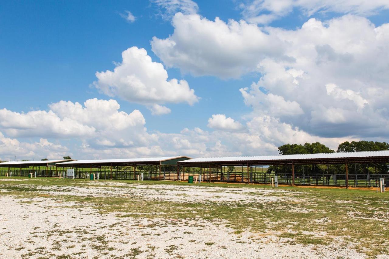 Nrs Event Center & Guest Ranch Otel Decatur Dış mekan fotoğraf
